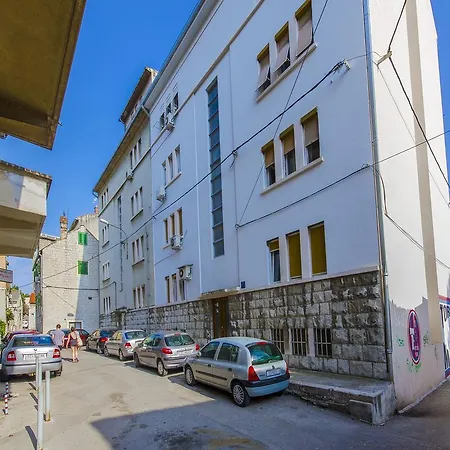 Central St. Domnius View דירה *